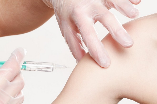 Covid-19 : Pfizer et Biontech annoncent un vaccin "efficace à plus de 90%"