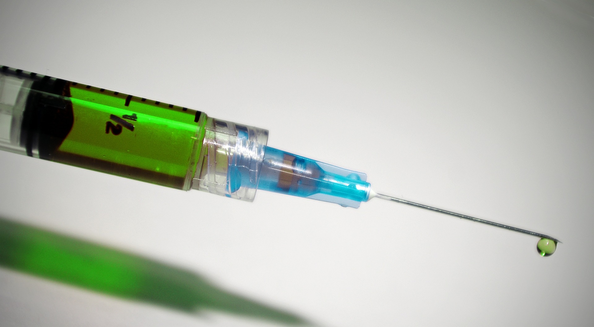 COVID-19 : la HAS recommande l'utilisation du vaccin AstraZeneca chez les professionnels de santé et les personnes de 50 à 64 ans